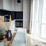 Queen's Palace Apartment